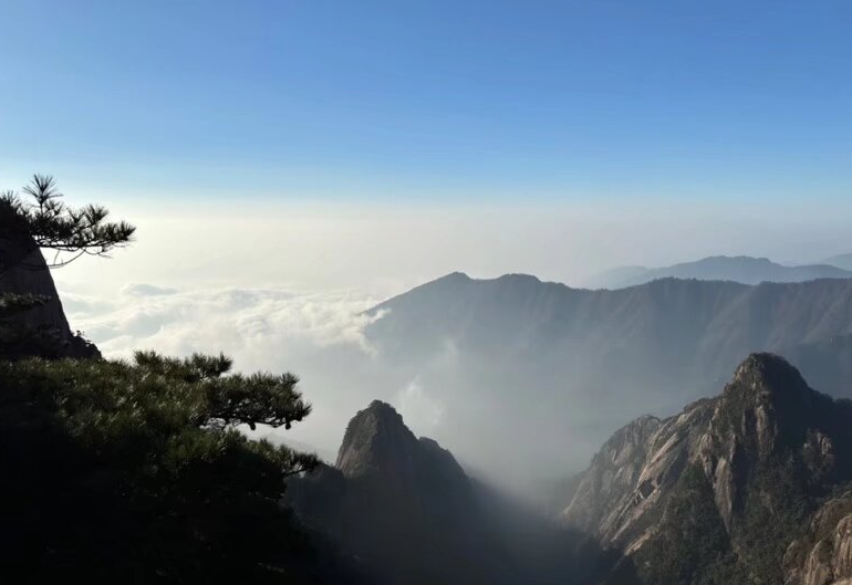 2023年的最后一天是在黄山度过的～～八个多小时在山上，六个多小时在走山路